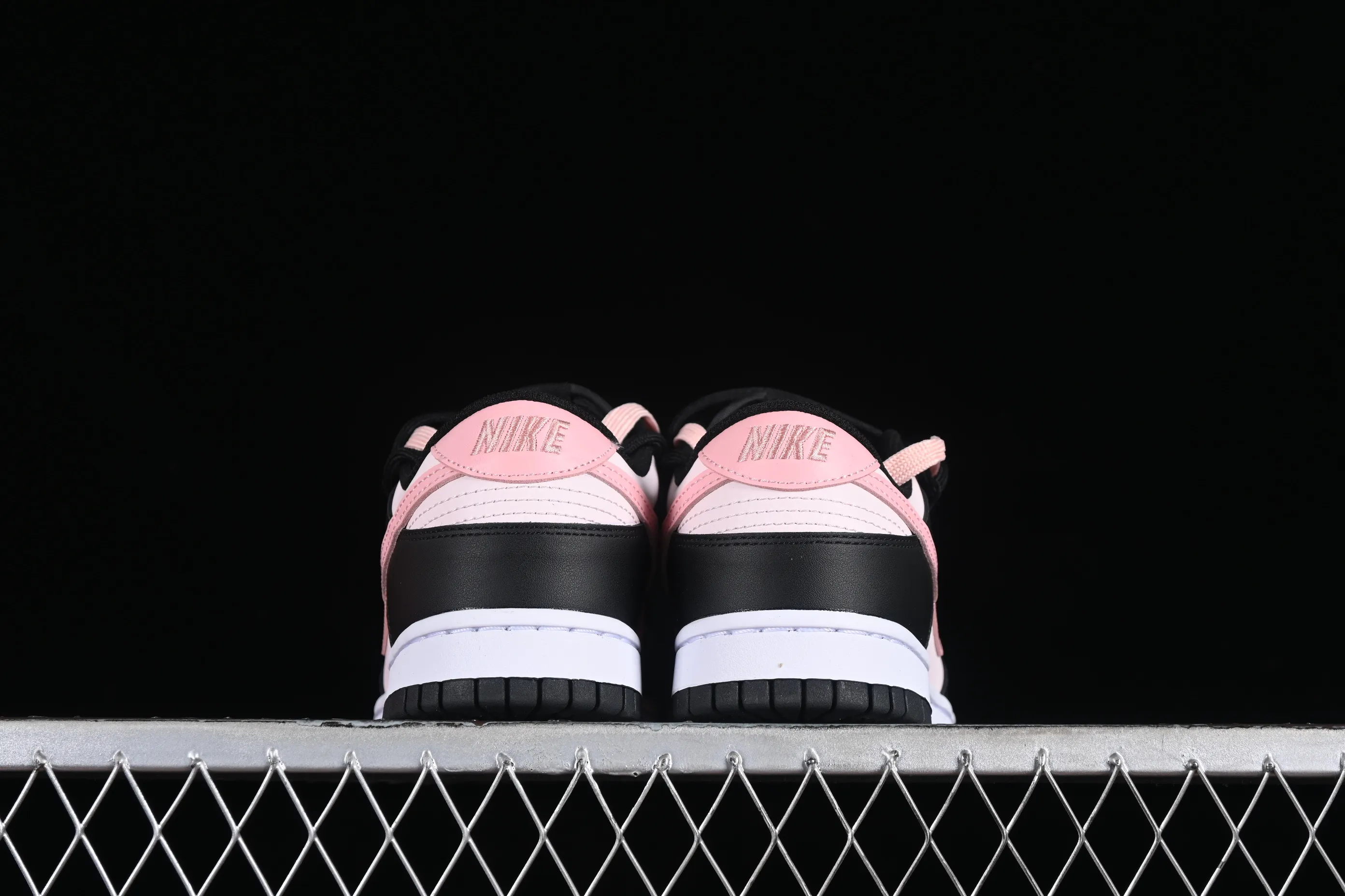 All Categories Nk SB Dunk Series Nk SB Dunk Low Low-top Sneakers Nk Dunk Low Tokyo Raspberry Black Pink Customized Deconstructed Strap Casual Sneakers CW1590-100